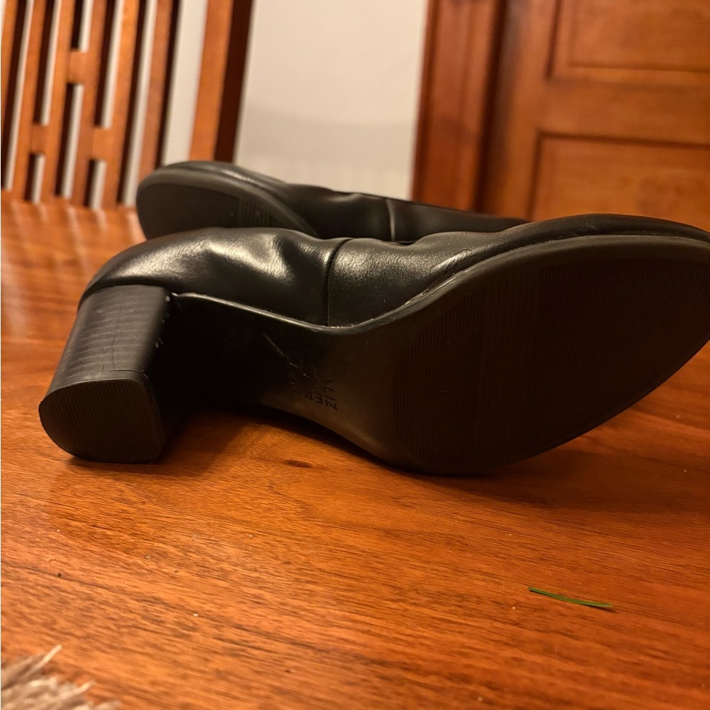 Naturalizer Black Leather Block Heel Pumps - Picture 6 of 8